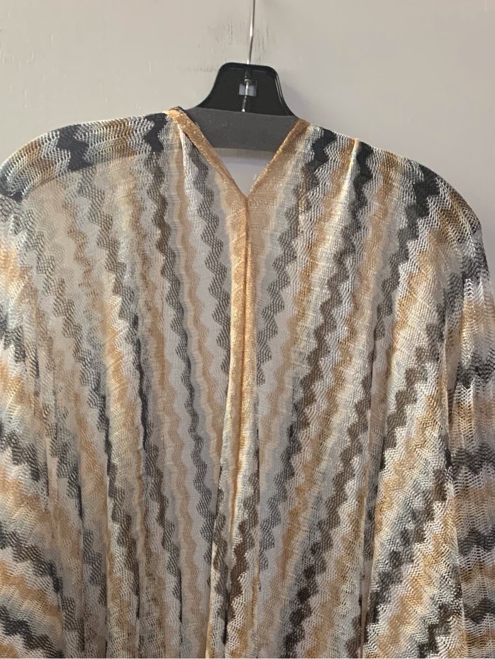 Chic Chevron Patterned Coverup/wrap - Picture 6 of 6